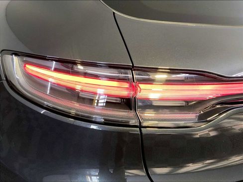 Certified 2024 Porsche Macan image 30