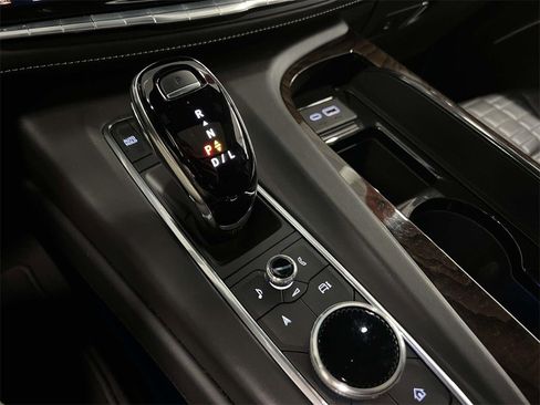 Certified 2021 Cadillac Escalade Premium Luxury Platinum image 29