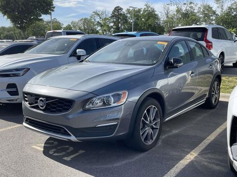 Used 2018 Volvo S60 T5 Cross Country Platinum AWD/4WD image 2