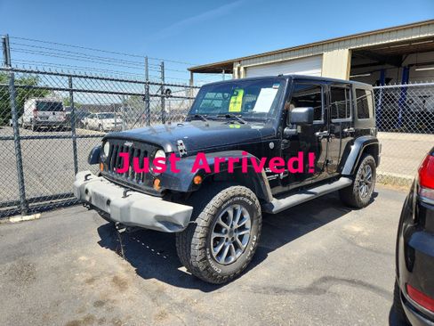 Used 2007 Jeep Wrangler Unlimited Sahara w/ Dual Top Group AWD/4WD image 4