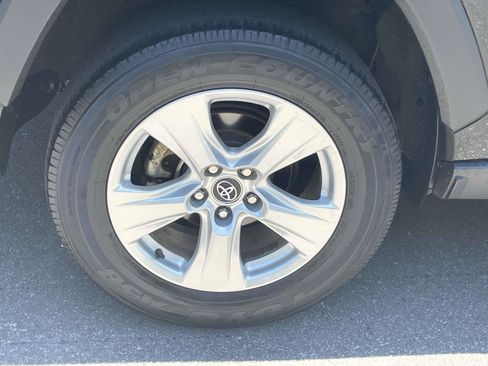 Used 2021 Toyota RAV4 XLE FWD image 7