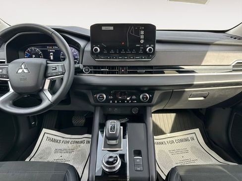 Used 2023 Mitsubishi Outlander SE image 11