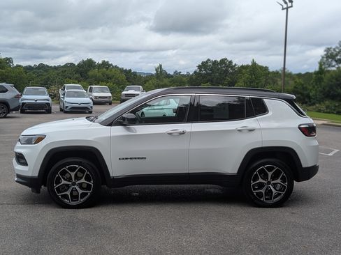 Used 2025 Jeep Compass Limited AWD/4WD image 5