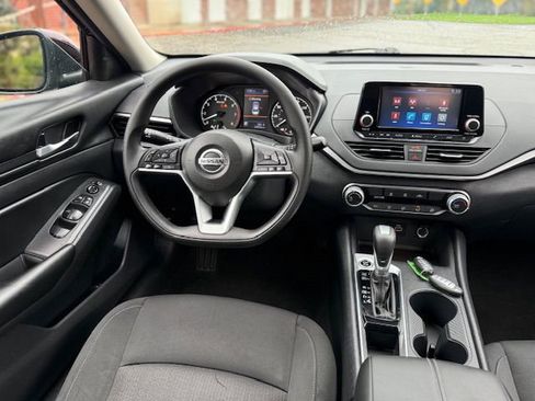 Used 2022 Nissan Altima 2.5 S w/ Driver Assist Package image 6