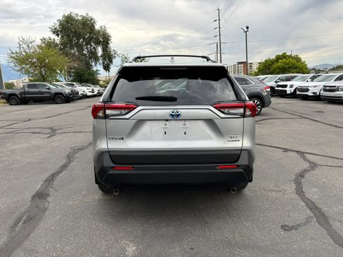 Used 2020 Toyota RAV4 XLE w/ Convenience Package AWD/4WD image 6
