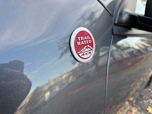 Used 2019 Jeep Cherokee Trailhawk w/ Cold Weather Group image 10