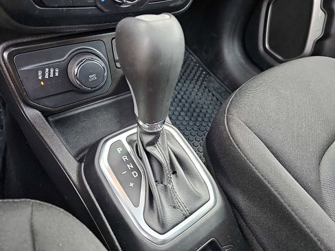 Used 2023 Jeep Renegade Latitude w/ Sun & Fun Group image 15