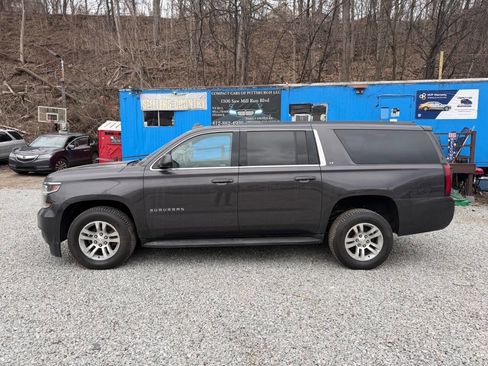 Used 2016 Chevrolet Suburban LT image 2