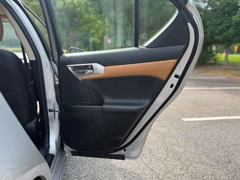 Used 2016 Lexus CT 200h w/ Seat Comfort Package FWD image 16