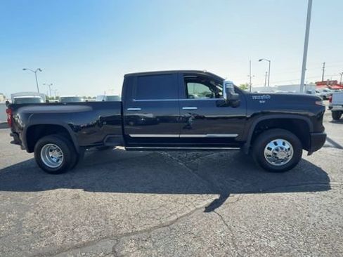 Used 2026 Chevrolet Silverado 3500 High Country w/ Technology Package AWD/4WD image 9