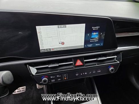 Certified 2023 Kia Niro SX Touring image 24