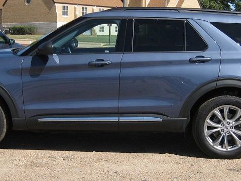 Used 2021 Ford Explorer XLT w/ Equipment Group 202A AWD/4WD image 6