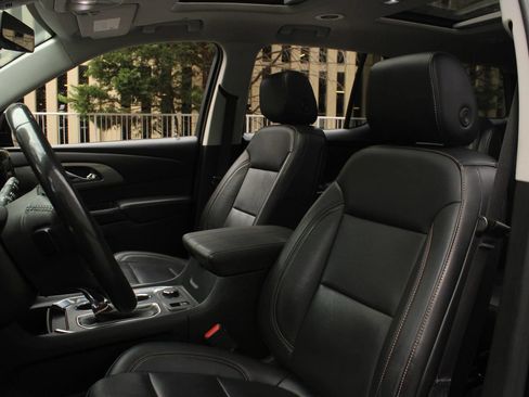 Used 2019 Chevrolet Traverse RS AWD/4WD image 16
