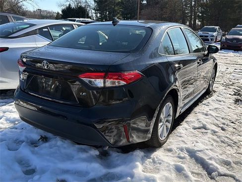 Certified 2023 Toyota Corolla LE image 3