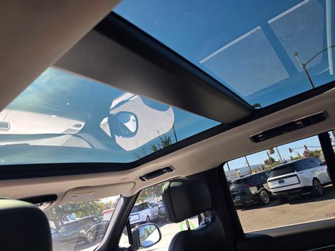 New 2025 Land Rover Range Rover SE image 21