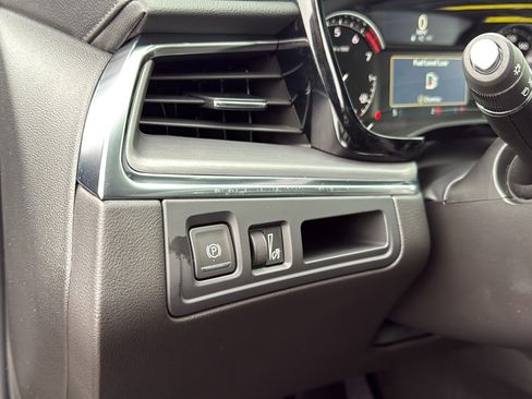 New 2025 Cadillac XT5 Luxury image 13