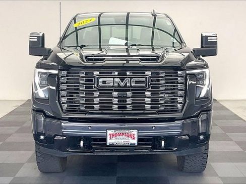 Used 2024 GMC Sierra 2500 Denali Ultimate AWD/4WD image 2