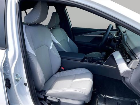 Used 2026 Toyota Camry SE w/ Convenience Package FWD image 8
