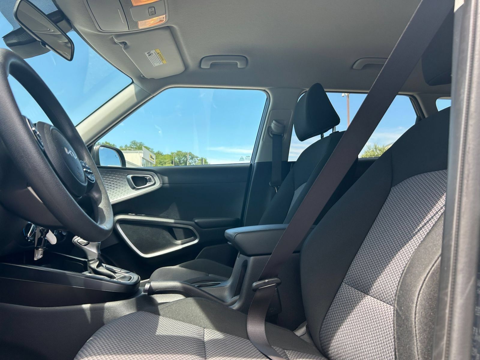 Used 2025 Kia Soul LX w/ LX Technology Package FWD image 21