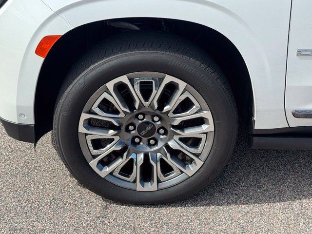 Used 2024 GMC Yukon Denali Ultimate AWD/4WD image 4