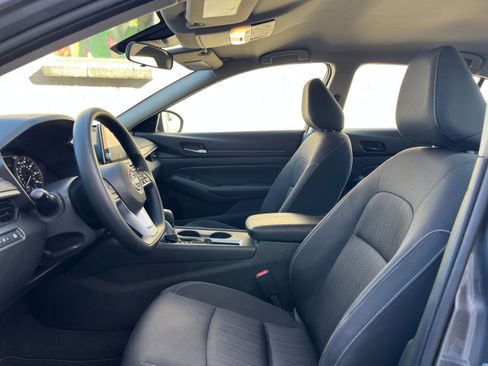 Used 2025 Nissan Altima 2.5 SV image 25