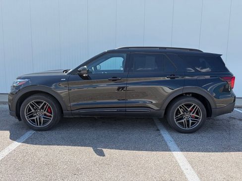 Certified 2025 Ford Explorer ST-Line w/ ST-Line Street Pack AWD/4WD image 3