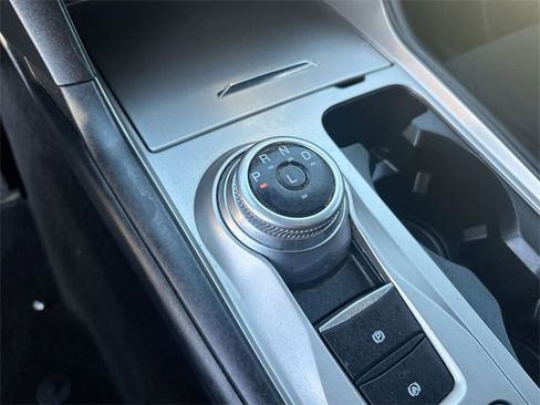 Used 2021 Ford Explorer XLT image 26