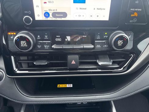 Used 2024 Toyota Highlander XLE image 24