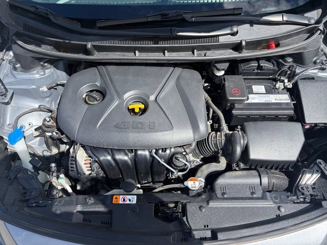 Used 2016 Hyundai Elantra GT FWD image 17