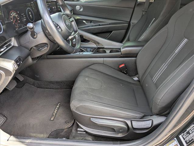 Used 2022 Hyundai Elantra SEL w/ Convenience Package FWD image 12