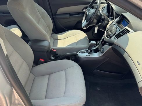 Used 2014 Chevrolet Cruze LT image 18