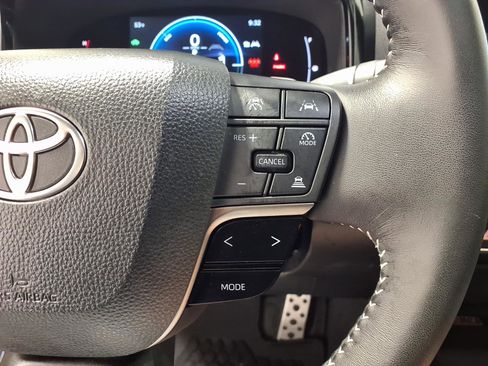 Used 2025 Toyota Camry SE w/ Convenience Package image 20