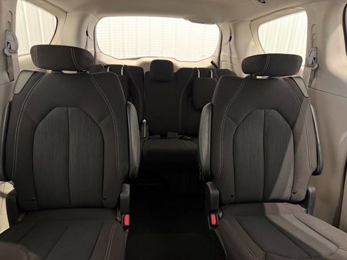 Used 2023 Chrysler Voyager LX FWD image 34