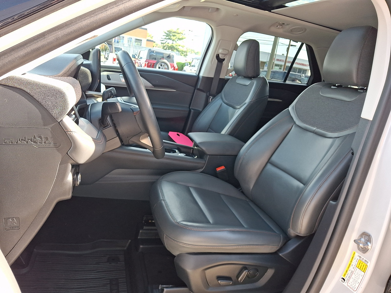 Used 2025 Ford Explorer Active w/ Active Comfort Package AWD/4WD image 16