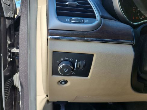 Used 2018 Jeep Grand Cherokee Limited image 12