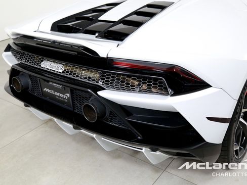 Used 2020 Lamborghini Huracan EVO image 26