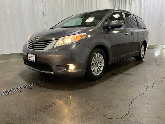 Certified 2017 Toyota Sienna XLE w/ XLE Navigation Package FWD image 28