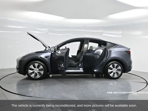 Used 2023 Tesla Model Y 2WD image 45