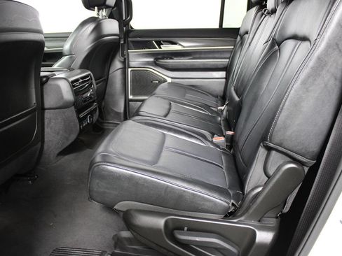 Used 2024 Jeep Wagoneer L Series II w/ Flexible Seating Group RWD image 31