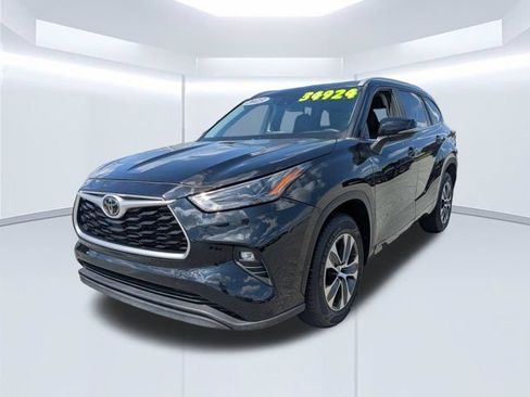 Used 2023 Toyota Highlander XLE FWD image 8