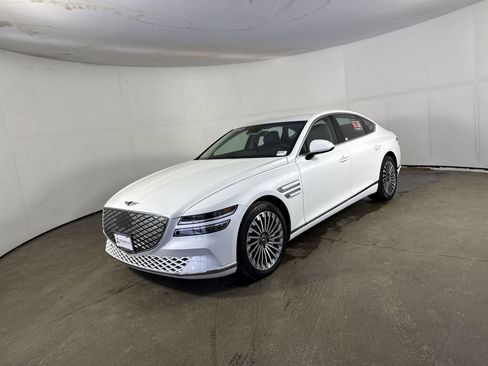 Used 2024 Genesis G80 Advanced image 2