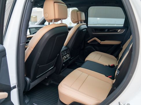Used 2025 Porsche Cayenne image 22