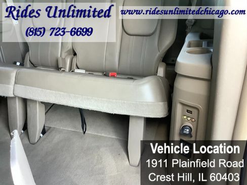 Used 2014 Chrysler Town & Country Touring FWD image 29
