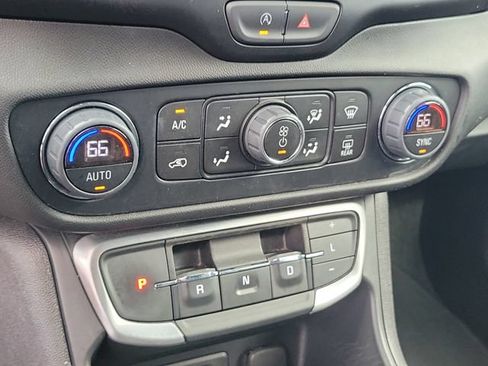Certified 2024 GMC Terrain SLT FWD image 36