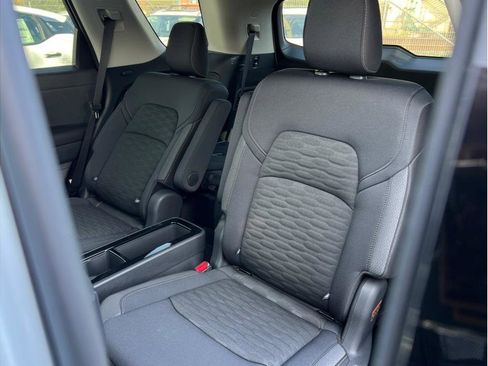 New 2025 Nissan Pathfinder SV w/ SV Premium Package image 9