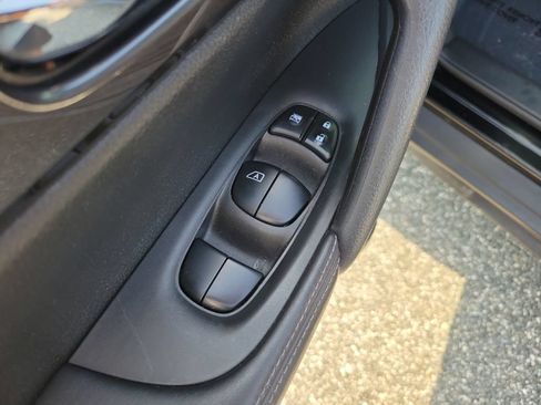 Certified 2020 Nissan Rogue SV FWD image 14