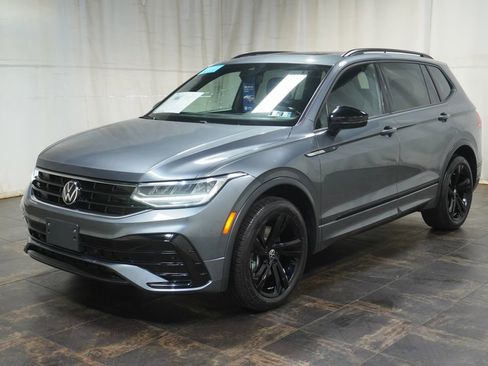 Certified 2023 Volkswagen Tiguan SE R-Line FWD image 2