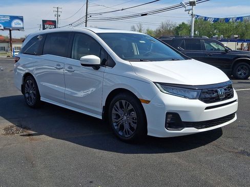 New 2026 Honda Odyssey Touring image 2