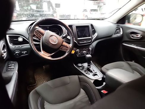 Used 2020 Jeep Cherokee Latitude w/ Cold Weather Group image 4