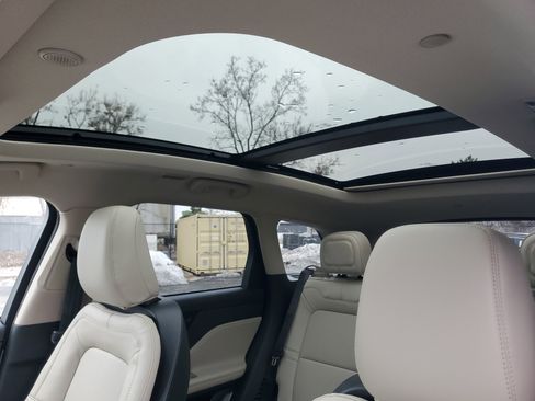 New 2026 Lincoln Corsair Premiere image 11